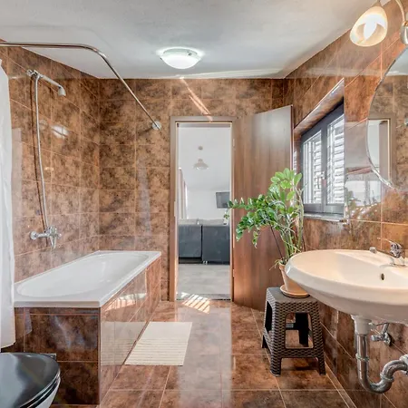 Apartment Deepwater House