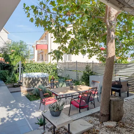 Deepwater House Apartment
