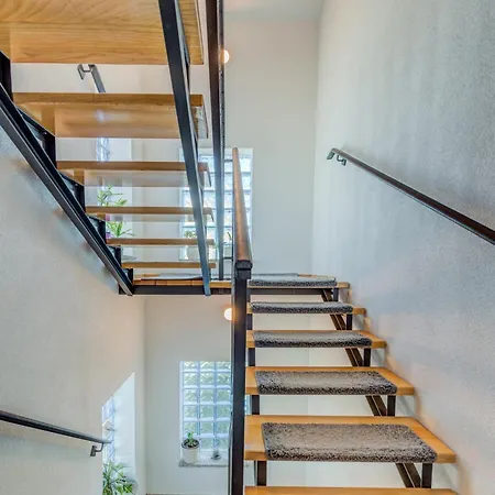Deepwater House Apartment