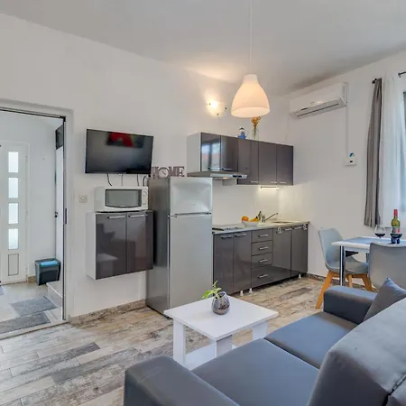 Deepwater House * Slatine