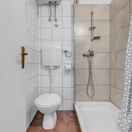 Deepwater House Apartment *