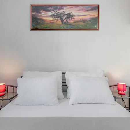 Deepwater House Apartment *