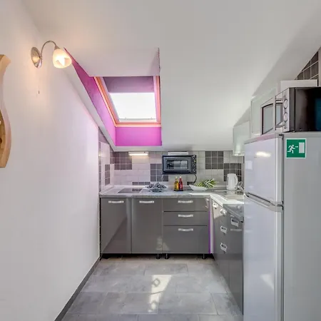 Deepwater House Слатине