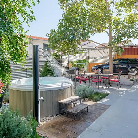 Deepwater House Slatine