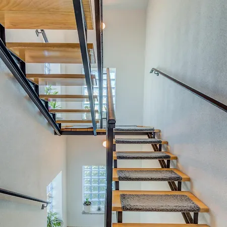 Deepwater House Apartment