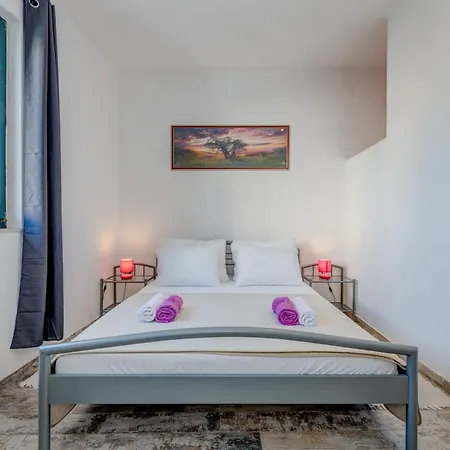Deepwater House Apartment